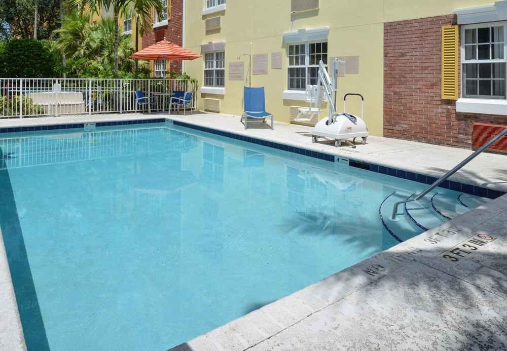 Candlewood Suites Miami Lakes By Ihg Exterior foto