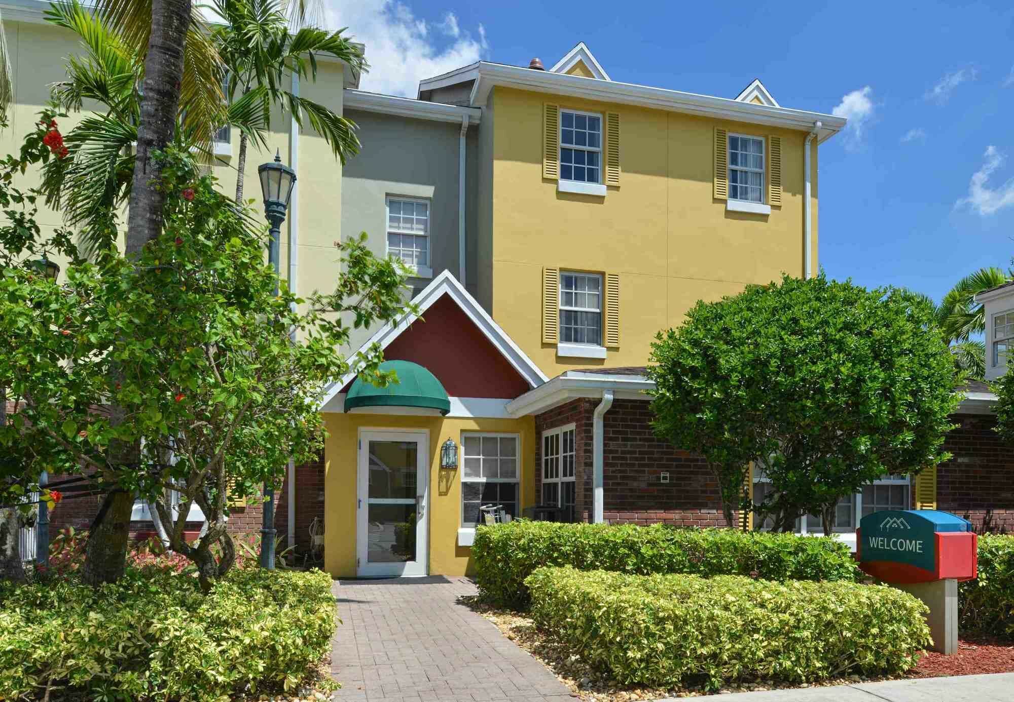 Candlewood Suites Miami Lakes By Ihg Exterior foto