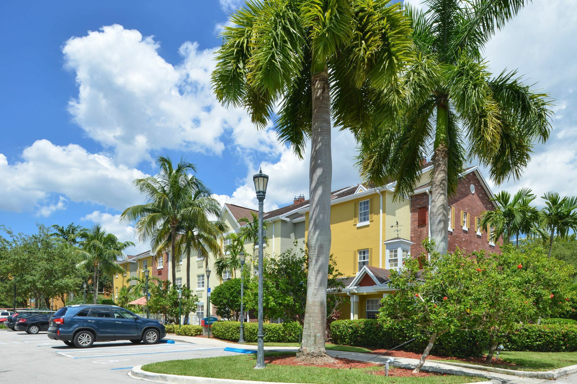 Candlewood Suites Miami Lakes By Ihg Exterior foto